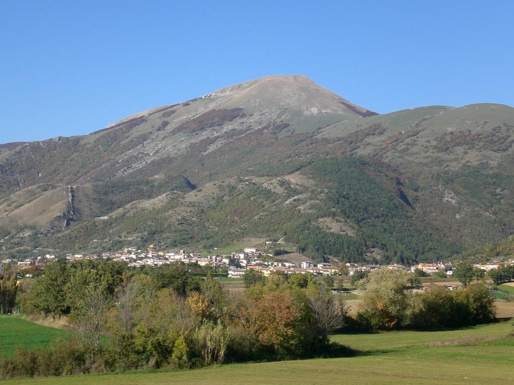 Вилла Santa Croce Fossato di Vico Экстерьер фото