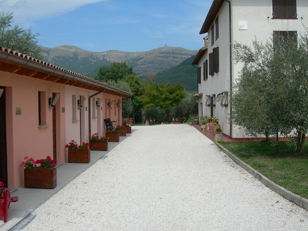 Вилла Santa Croce Fossato di Vico Экстерьер фото
