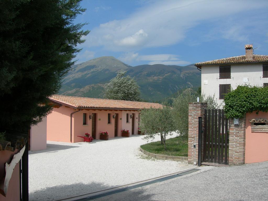 Вилла Santa Croce Fossato di Vico Экстерьер фото