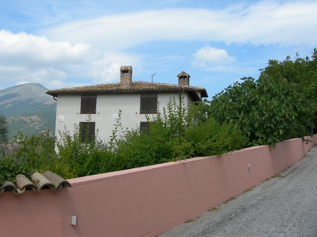 Вилла Santa Croce Fossato di Vico Экстерьер фото